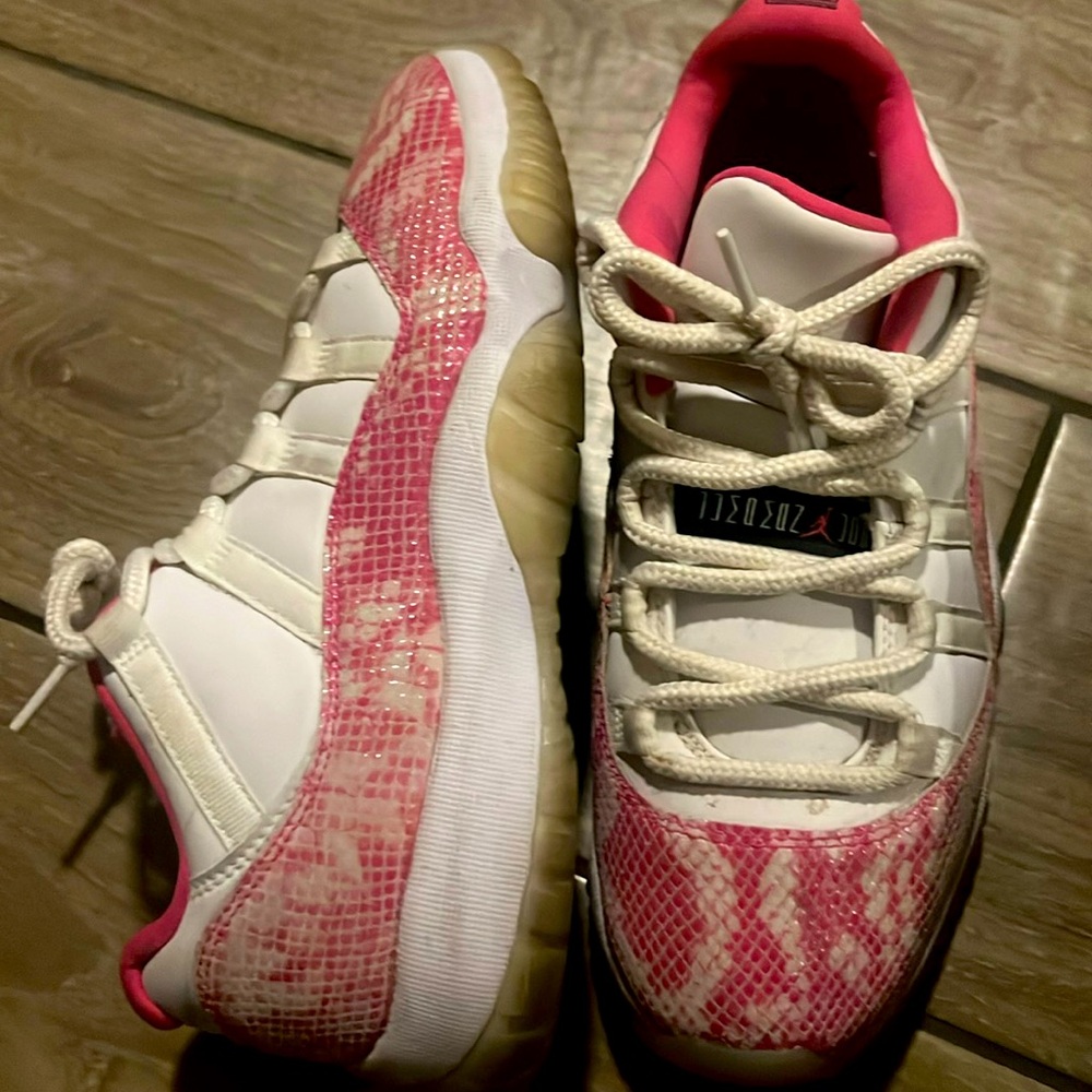 selling these jordan 11s